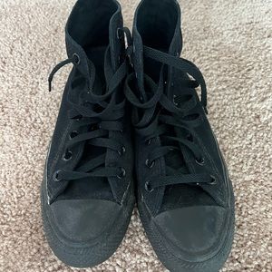 Converse women’s size 7